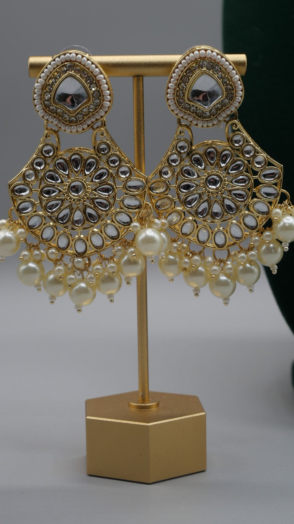 Ashberg - Kundan white pearl set with matching Tikka and Earrings